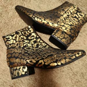 NEW without Box 9 Wide ComfortView Henley Fab Metallic Leopard Booties